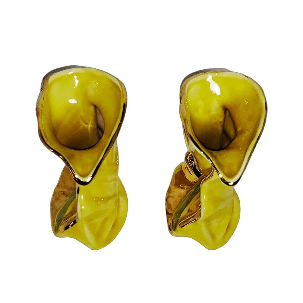 Enchanting Retro Calla Lily Vases Adorned with 24kt Gold Trim for a Cozy Cottage - Picture 6 of 7